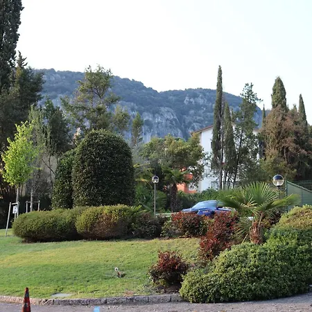 Forest In The Apartment Garda (Verona)