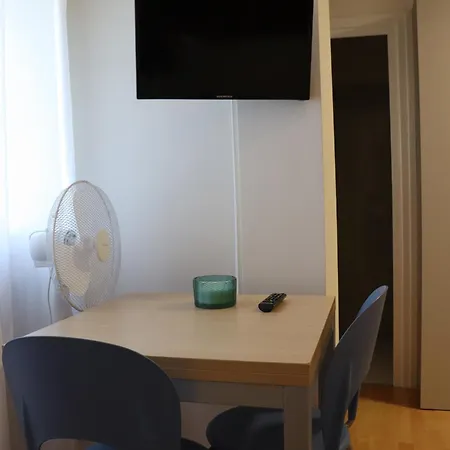 Forest In The Apartment Garda (Verona)